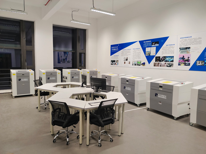 華之尊激光雕刻切割機(jī)入駐激光技術(shù)交叉學(xué)科創(chuàng)新谷